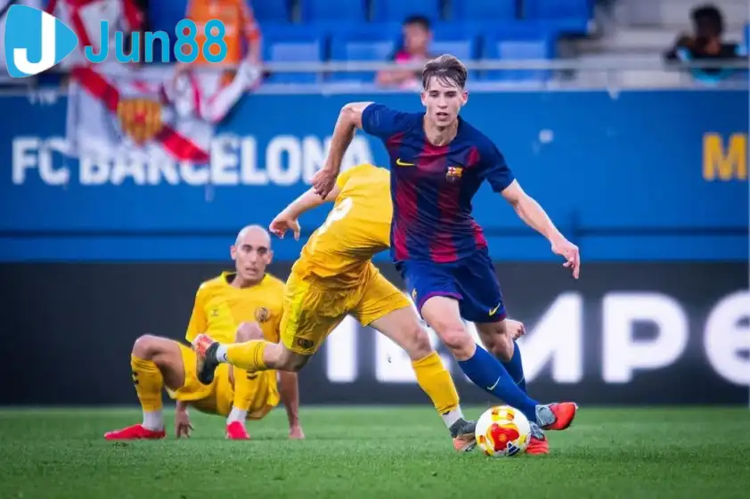 Tài năng của Barca đang được nhiều ông lớn Ngoại hạng Anh để ý. (Ảnh: CLB)
